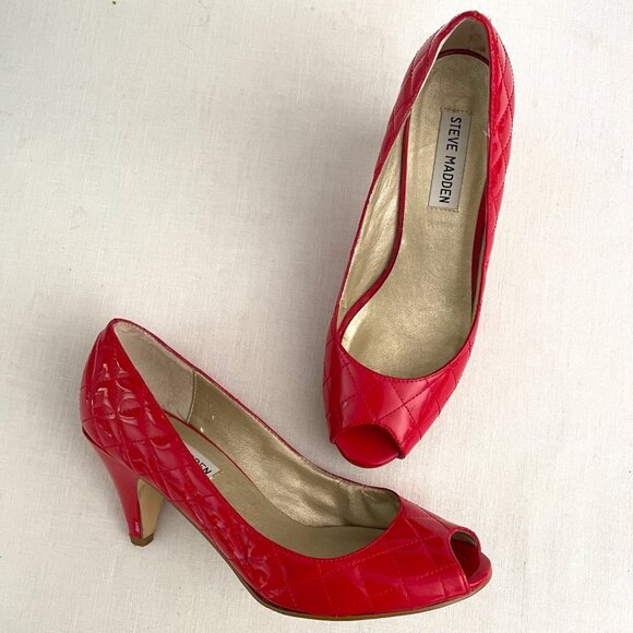 Steve Madden Patent Leather Heels Size 7 Red Peep Toe Pumps Quilted Stitch Heels - Picture 1 of 11